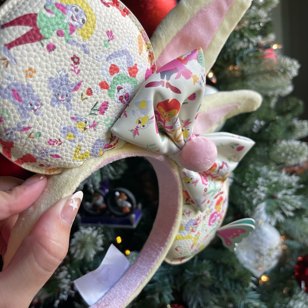 Minnie Ears Reigning Rabbits - Picture 5 of 7